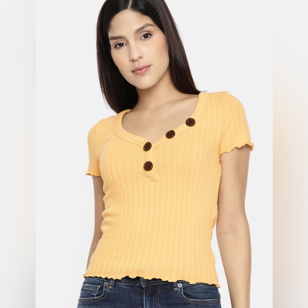 Women’s American Eagle Short Sleeve Stretch Henley with Button Detail, Size S
